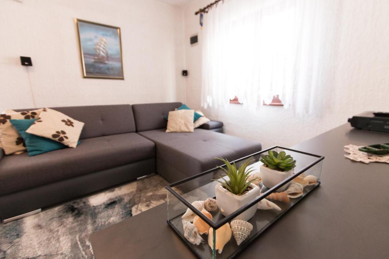 Holiday House Tara วีร์ ภายนอก รูปภาพ