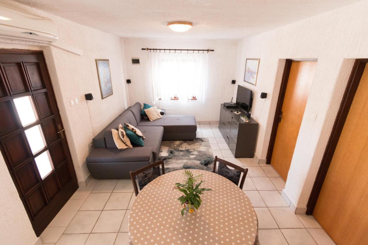 Holiday House Tara วีร์ ภายนอก รูปภาพ