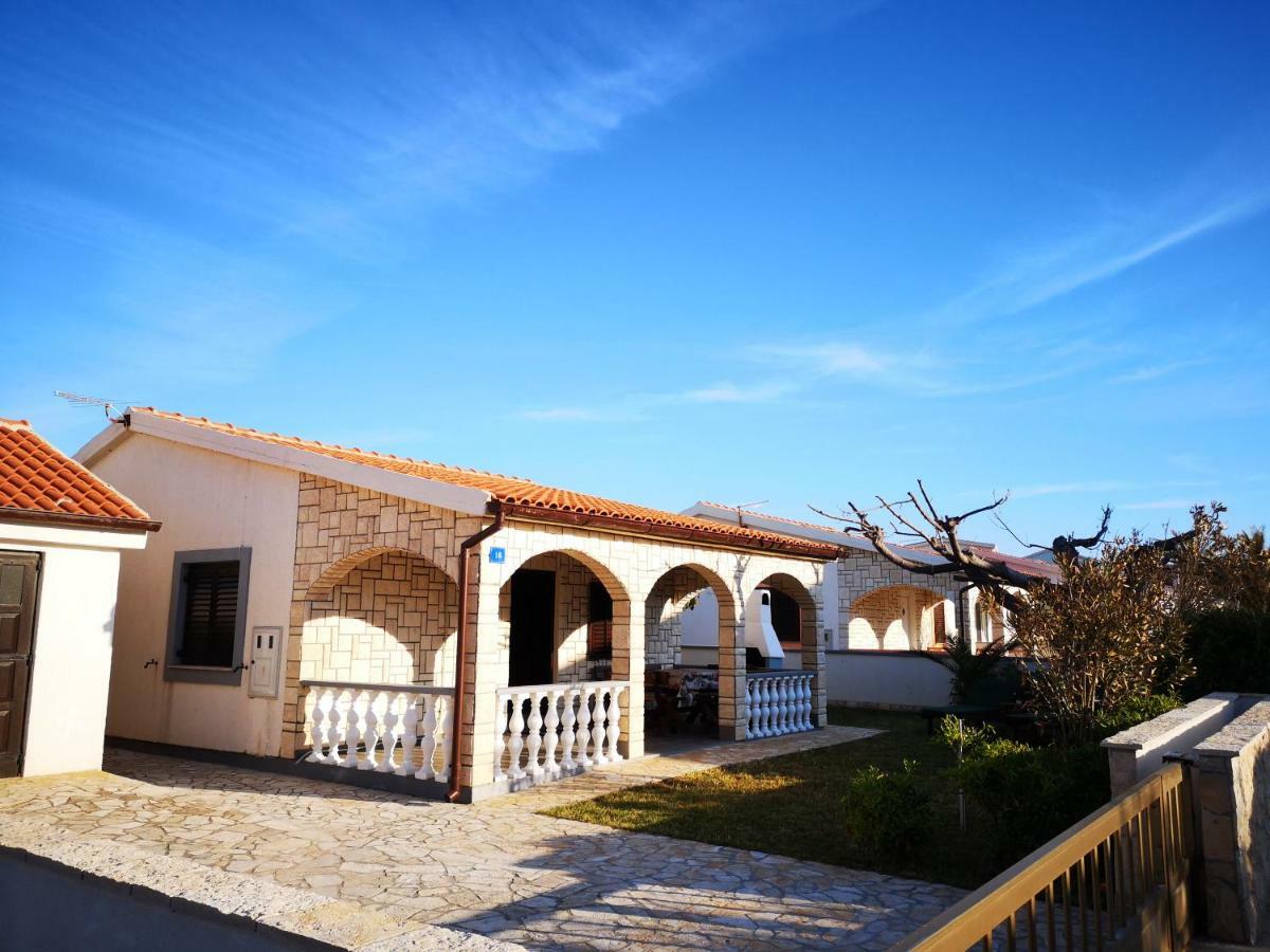 Holiday House Tara วีร์ ภายนอก รูปภาพ