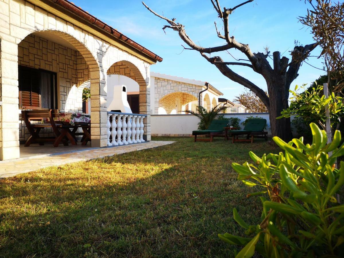 Holiday House Tara วีร์ ภายนอก รูปภาพ