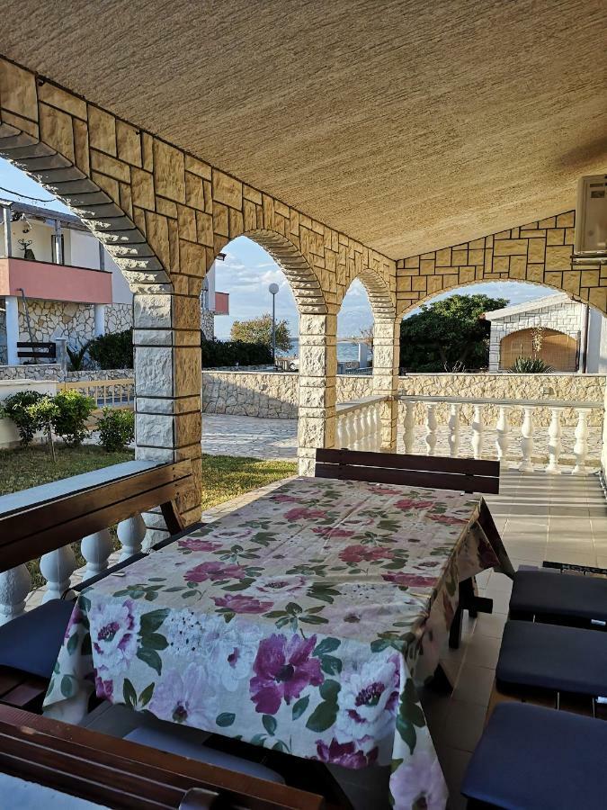 Holiday House Tara วีร์ ภายนอก รูปภาพ