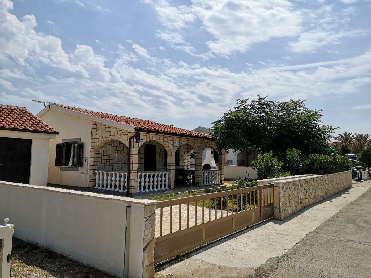 Holiday House Tara วีร์ ภายนอก รูปภาพ